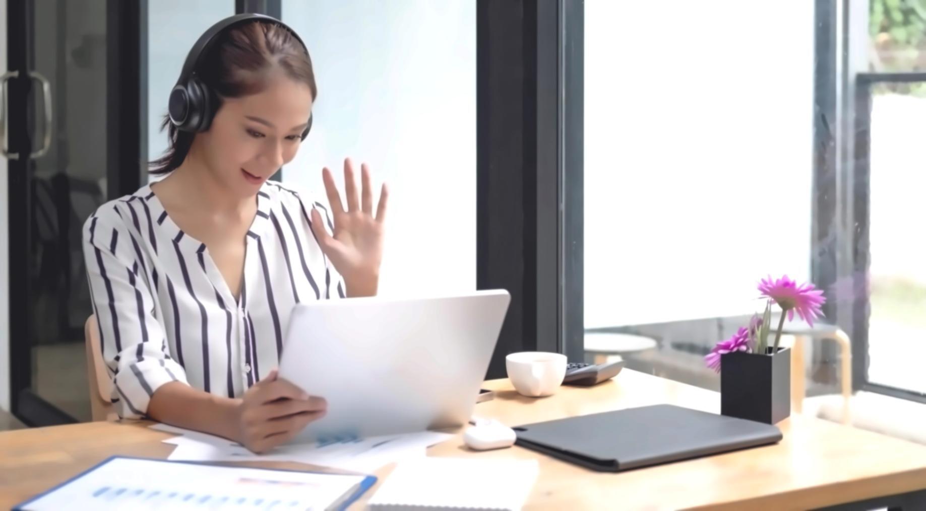 Students collaborating on front-end development projects in modern learning environment